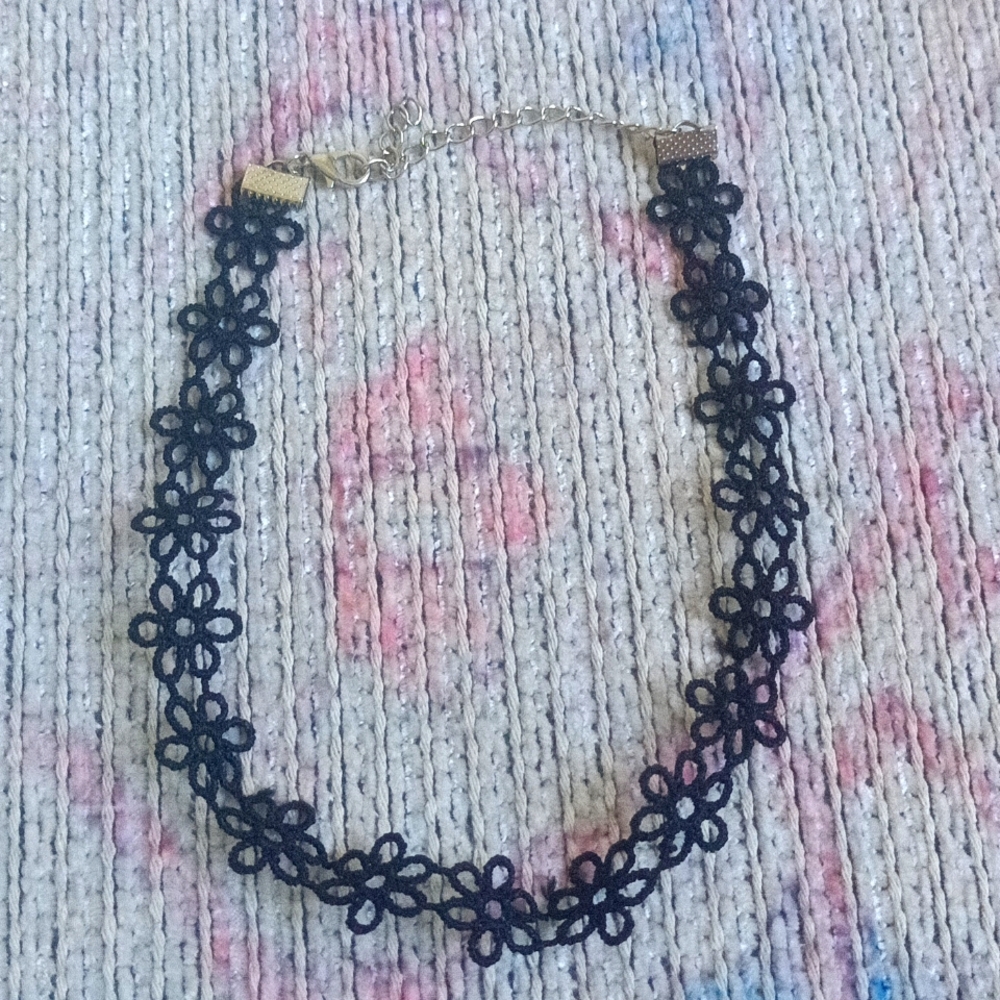 Chocker Necklace Fabric plus 2 Free Items
